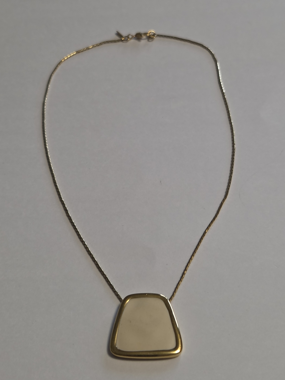 Vtg Monet Gold-Tone Cream-Colored Pendant on Flat Herringbone Chain Necklace
